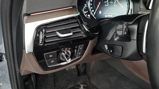 BMW 5 Series (G30) 520d 2018 19