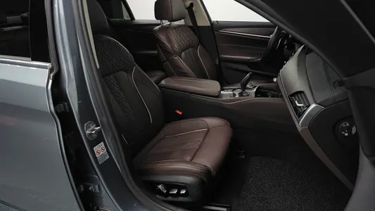 BMW 5 Series (G30) 520d 2018 26