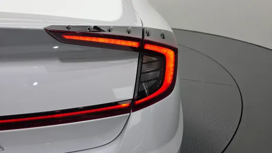 Hyundai (DN8) 2.0 LPG() 2019 24