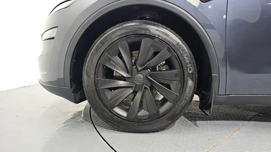 Tesla Y RWD 2025 5