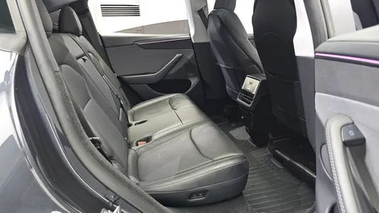 Tesla Y RWD 2025 11