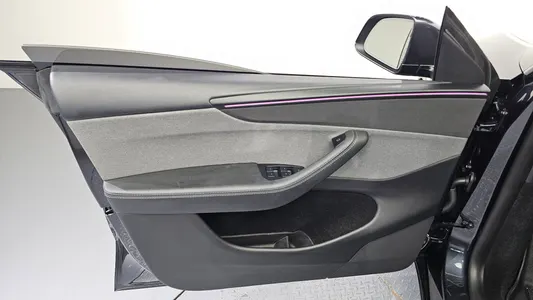 Tesla Y RWD 2025 24