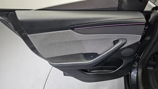 Tesla Y RWD 2025 25