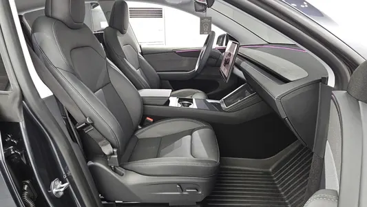 Tesla Y RWD 2025 26