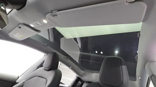 Tesla Y RWD 2025 32
