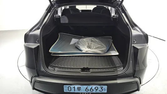 Tesla Y RWD 2025 34