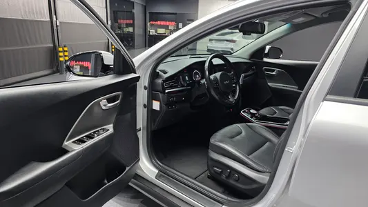 Kia 니로 플러스 2022 10