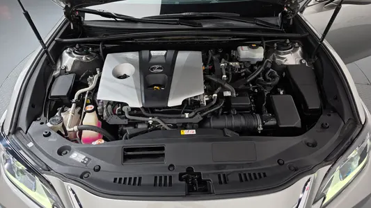 Lexus ES300h 7 2019 6