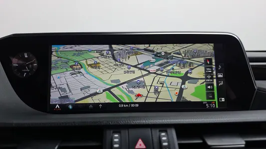 Lexus ES300h 7 2019 12