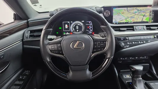Lexus ES300h 7 2019 13