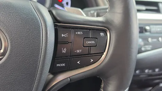 Lexus ES300h 7 2019 17