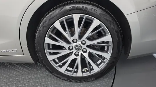 Lexus ES300h 7 2019 21