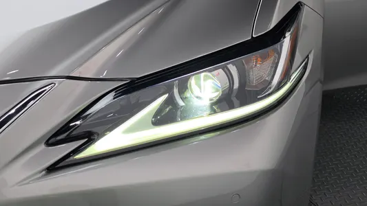 Lexus ES300h 7 2019 22