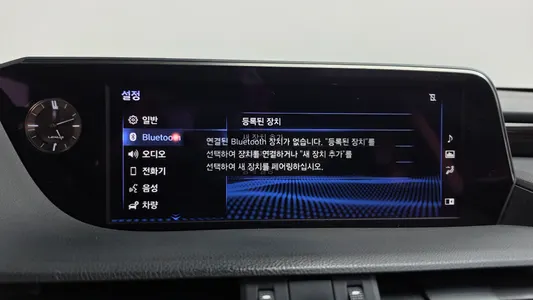 Lexus ES300h 7 2019 35