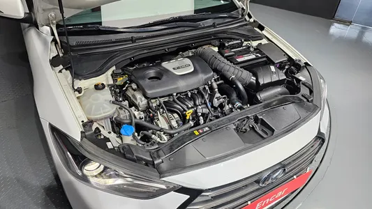 Hyundai AD 1.6 2017 6