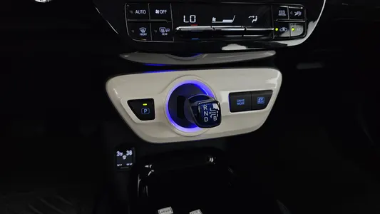 Toyota 4 1.8 E 2018 9