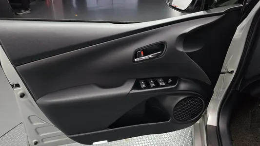 Toyota 4 1.8 E 2018 24
