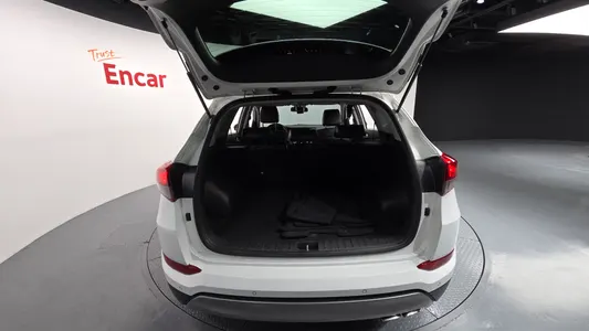 Hyundai Tucson 2.0 2WD 2016 28