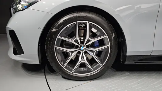 BMW 5 Series (G60) 520i M 2025 5