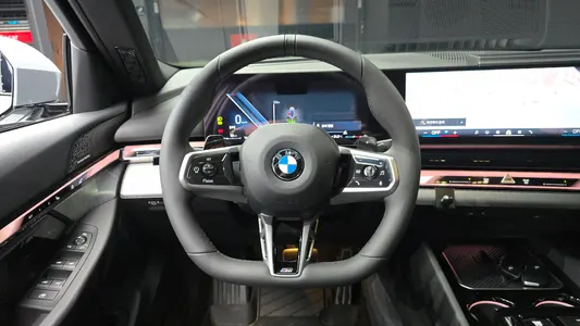 BMW 5 Series (G60) 520i M 2025 13