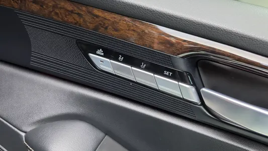 Genesis G90 3.8 AWD 2020 28