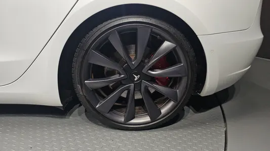 Tesla 3 AWD 2020 27