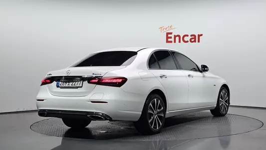 Mercedes-Benz E-Class W213 E300e 4MATIC 2021