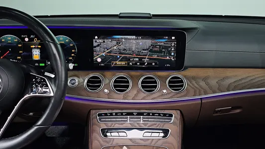 Mercedes-Benz E-Class W213 E300e 4MATIC 2021 12