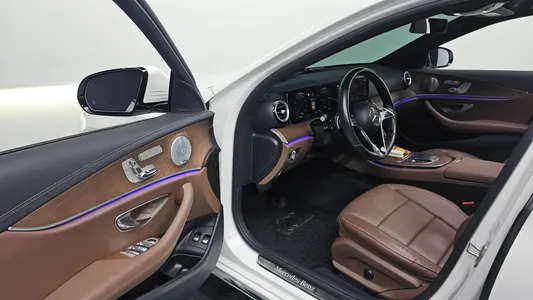 Mercedes-Benz E-Class W213 E300e 4MATIC 2021 9