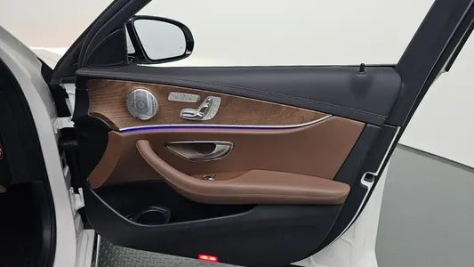Mercedes-Benz E-Class W213 E300e 4MATIC 2021 24