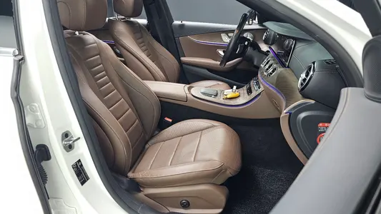 Mercedes-Benz E-Class W213 E300e 4MATIC 2021 26