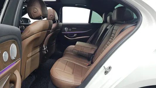 Mercedes-Benz E-Class W213 E300e 4MATIC 2021 29