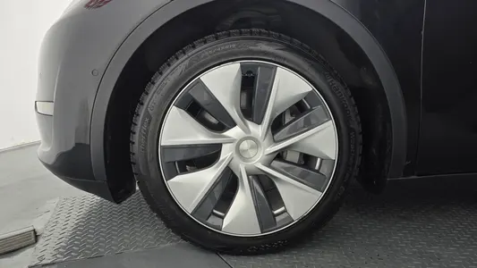 Tesla Y AWD 2022 5