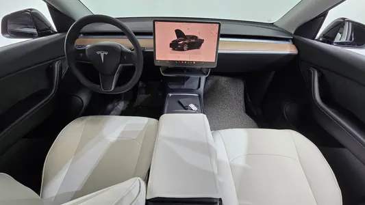 Tesla Y AWD 2022 7
