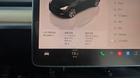 Tesla Y AWD 2022 8