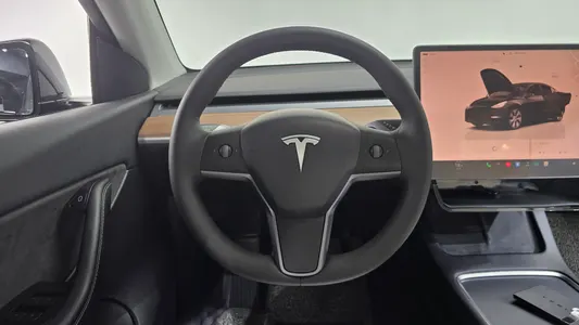 Tesla Y AWD 2022 16