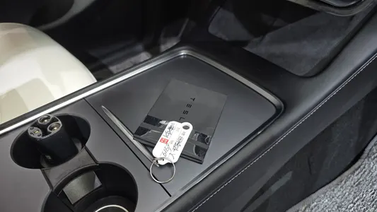 Tesla Y AWD 2022 19
