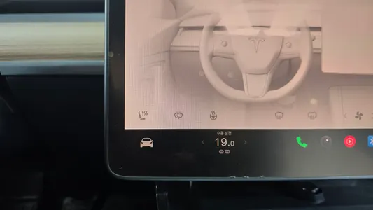 Tesla Y AWD 2022 24
