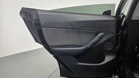 Tesla Y AWD 2022 31
