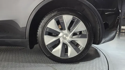 Tesla Y AWD 2022 27