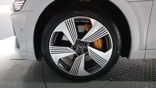 Audi e- 55 2023 5