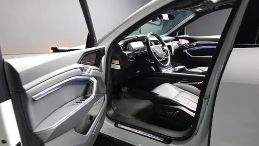 Audi e- 55 2023 10