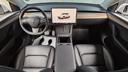 Tesla Y AWD 2023 7