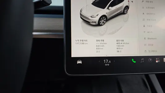 Tesla Y AWD 2023 8