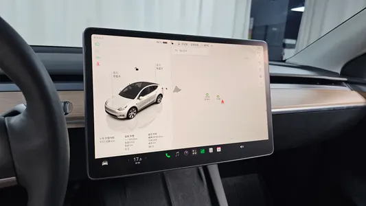 Tesla Y AWD 2023 13