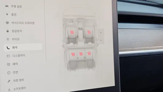 Tesla Y AWD 2023 29