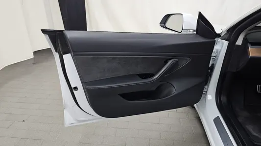 Tesla 3 AWD 2020 24