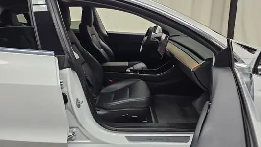 Tesla 3 AWD 2020 26