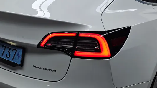 Tesla 3 AWD 2020 23