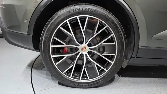 Porsche EV 4S 2025 5